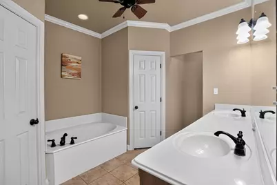 1301 Hyde Park Boulevard, Cleburne, TX 76033 - Photo 16
