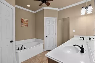 1301 Hyde Park Blvd, Cleburne, TX 76033 - Photo 16