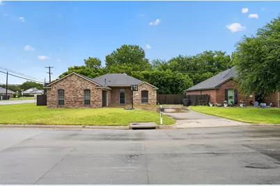 1301 Hyde Park Boulevard, Cleburne, TX 76033 - Photo 8