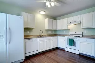 1703 Creekpoint Dr, Lewisville, TX 75067 - Photo 12