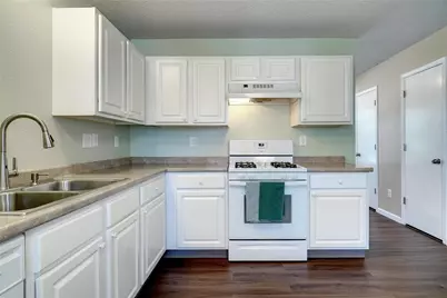 1703 Creekpoint Drive, Lewisville, TX 75067 - Photo 14