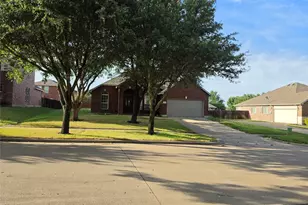 1743 Summerwood Ln, Cedar Hill, TX 75104 - Photo 2