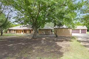 390 Holly Ln, Lucas, TX 75002 - Photo 1