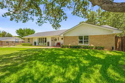 1423 Oak Hills Drive, Graham, TX 76450 - Photo 1