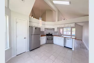 713 Lake Bluff Drive, Flower Mound, TX 75028 - Photo 12