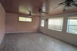 802 Gardner Dr, Palestine, TX 75803 - Photo 18