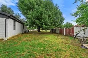 8128 Newman Dr, North Richland Hills, TX 76180 - Photo 34