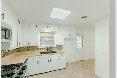 816 S Burdette Avenue, Sherman, TX 75090 - Photo 6