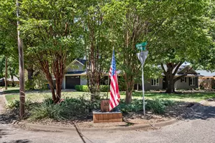 201 Delmore Dr, Hillsboro, TX 76645 - Photo 2