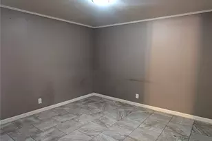 556 E Avenue J, Grand Prairie, TX 75050 - Photo 10