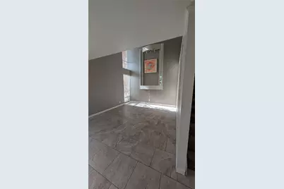 556 E Avenue J #B, Grand Prairie, TX 75050 - Photo 2