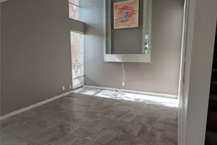 556 E Avenue J, Grand Prairie, TX 75050 - Photo 2