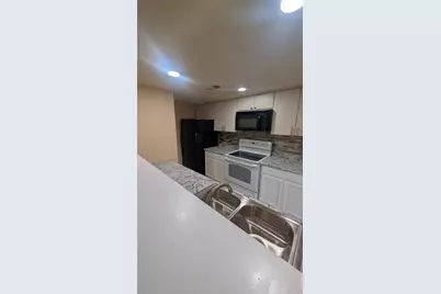 556 E Avenue J #B, Grand Prairie, TX 75050 - Photo 4