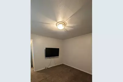 556 E Avenue J #B, Grand Prairie, TX 75050 - Photo 6