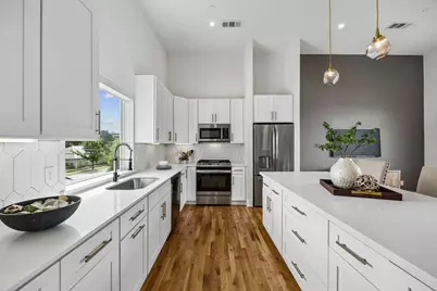 2611 Hondo Avenue #102, Dallas, TX 75219 - Photo 4