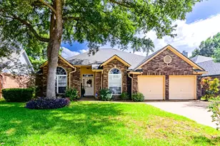 2206 S Branch Dr, Arlington, TX 76001 - Photo 2