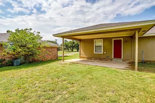1009 W 4th St, Keene, TX 76059 - Photo 18