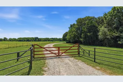 1226 County Road 243, Collinsville, TX 76233 - Photo 36
