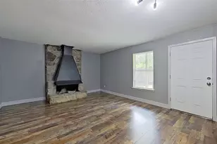 6321 Walraven Cir, Fort Worth, TX 76133 - Photo 4