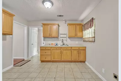 1005 W Clarence Street W, Fort Worth, TX 76117 - Photo 10