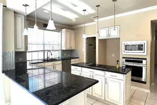 4133 Williams Ct, Grapevine, TX 76051 - Photo 4