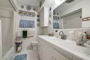 7476 Walling Ln, Dallas, TX 75231 - Photo 22