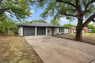 2805 Sarah Jane Ln, Fort Worth, TX 76119 - Photo 2