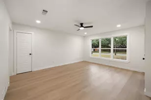 2805 Sarah Jane Ln, Fort Worth, TX 76119 - Photo 6
