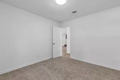 4725 Saint Lawrence Road, Fort Worth, TX 76103 - Photo 4