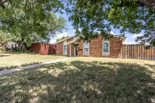 649 Eagle Dr, DeSoto, TX 75115 - Photo 2