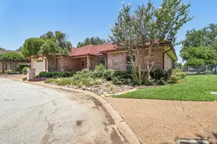 824 Havenwood Ln S, Fort Worth, TX 76112 - Photo 2