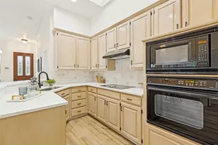 301 Old York Rd, Irving, TX 75063 - Photo 12