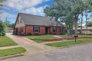 1710 Hilltop Ln, Pantego, TX 76013 - Photo 8