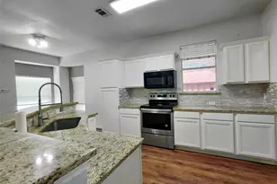 3613 Stockton Dr, Carrollton, TX 75010 - Photo 2