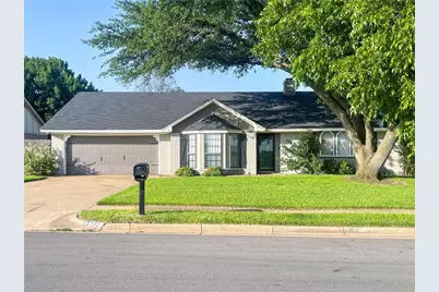 112 Overcrest Drive, Benbrook, TX 76126 - Photo 2