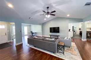 112 Overcrest Dr, Benbrook, TX 76126 - Photo 12
