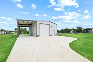 140 Clayton Xing, Springtown, TX 76082 - Photo 2