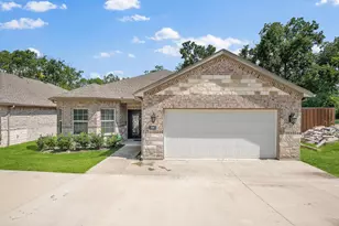 899 E Jefferson St, Van Alstyne, TX 75495 - Photo 1