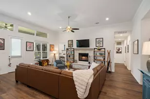 317 Kauai Ct, Tool, TX 75143 - Photo 8