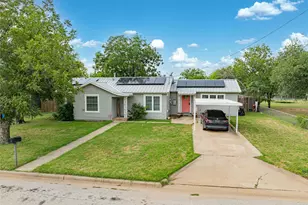 1006 N Live Oak St, Breckenridge, TX 76424 - Photo 2