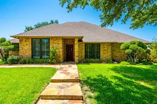 6633 Eton Ct, Benbrook, TX 76132 - Photo 2