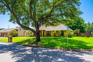 6633 Eton Ct, Benbrook, TX 76132 - Photo 4
