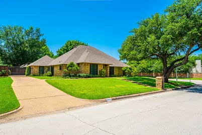 6633 Eton Court, Benbrook, TX 76132 - Photo 4
