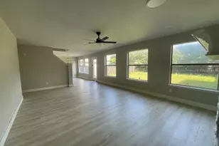 2836 Grandview Dr, Grand Prairie, TX 75052 - Photo 4