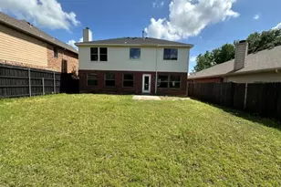2836 Grandview Dr, Grand Prairie, TX 75052 - Photo 2