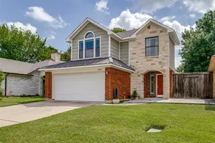 6816 Driffield Cir E, North Richland Hills, TX 76182 - Photo 2