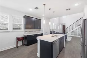 217 Jones St, Irving, TX 75063 - Photo 10