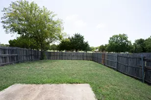 1420 Bumble Bee Dr, Lancaster, TX 75134 - Photo 12