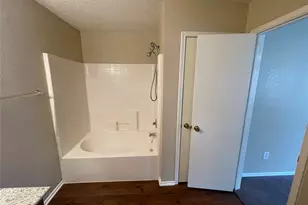 1420 Bumble Bee Dr, Lancaster, TX 75134 - Photo 10