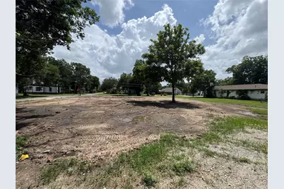300 W 10th Street, Bonham, TX 75418 - Photo 4